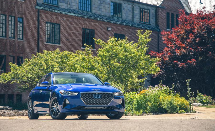  Genesis G70 2.0T 2018 года  (NA) (фото 10 из 44)